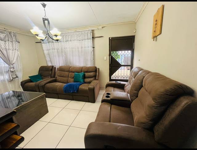 3 BEDROOM FREEHOLD FOR SALE IN NEWLANDS WEST